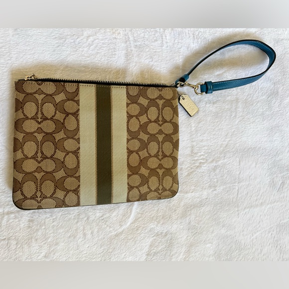 Coach wristlet - Picture 3 of 5